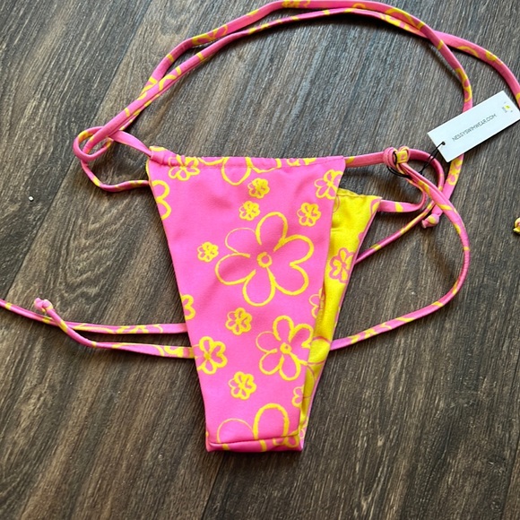 Nessy Swimwear Floral Reversibile Print Bottom - Picture 3 of 6